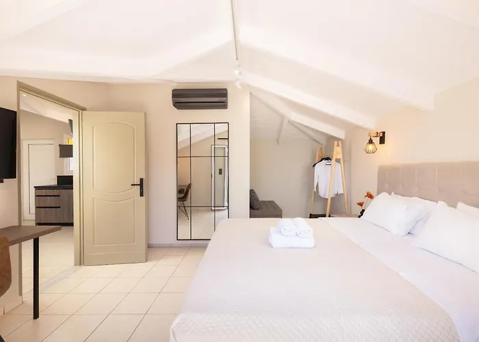 Manthos Beachfront Apartments, By Zantewize * Laganas