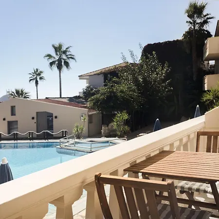 Manthos Beachfront Apartments, By Zantewize * لاغاناس