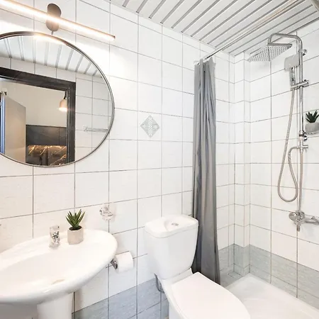 Manthos Beachfront Apartments, By Zantewize شقة