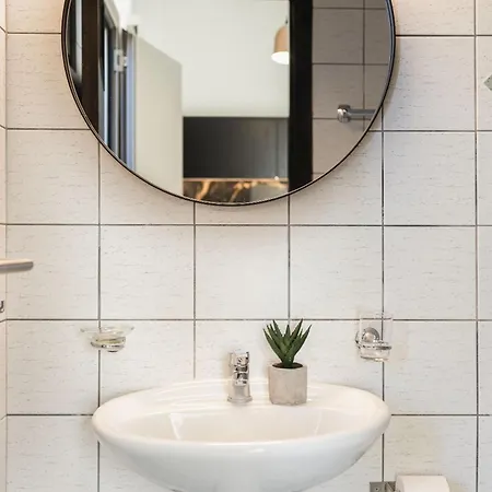 Manthos Beachfront Apartments, By Zantewize شقة *