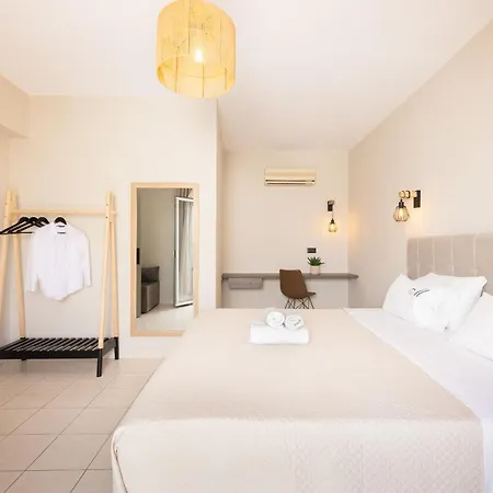 Manthos Beachfront Apartments, By Zantewize شقة