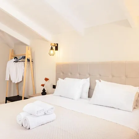 شقة Manthos Beachfront Apartments, By Zantewize *