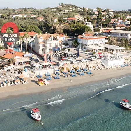 Manthos Beachfront Apartments, By Zantewize Apartman *