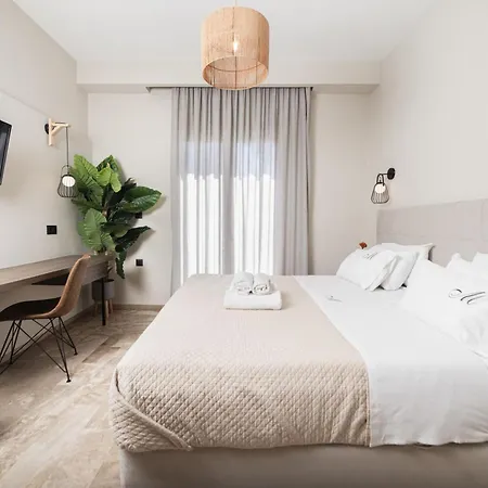 Manthos Beachfront Apartments, By Zantewize *