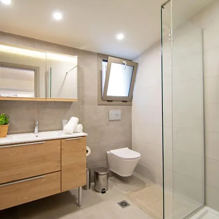 Manthos Beachfront Apartments, By Zantewize * Laganász