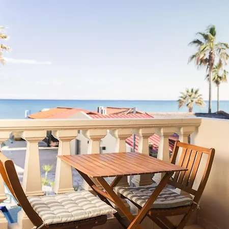 Manthos Beachfront Apartments, By Zantewize *