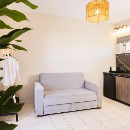 Manthos Beachfront Apartments, By Zantewize * Laganász