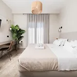 Manthos Beachfront Apartments, By Zantewize *