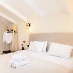 Daire Manthos Beachfront Apartments, By Zantewize *