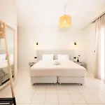 Daire Manthos Beachfront Apartments, By Zantewize Laganas