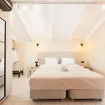 Daire Manthos Beachfront Apartments, By Zantewize