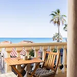 Manthos Beachfront Apartments, By Zantewize Apartament