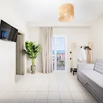 Manthos Beachfront Apartments, By Zantewize Apartament Laganas