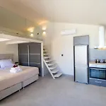 Manthos Beachfront Apartments, By Zantewize