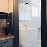 Manthos Beachfront Apartments, By Zantewize Апартаменты Лаганас