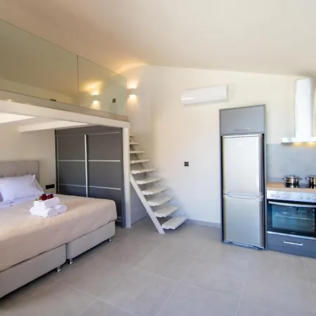 Manthos Beachfront Apartments, By Zantewize