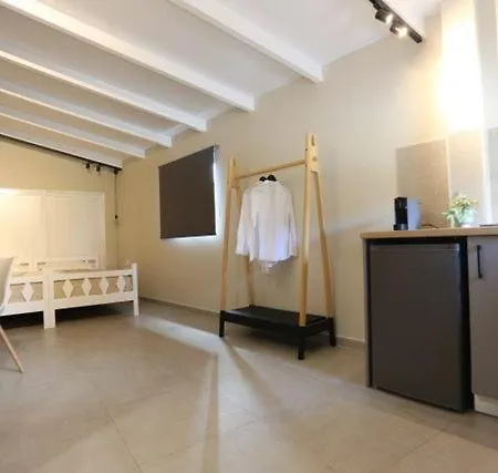 Apartamento Manthos Beachfront Apartments, By Zantewize