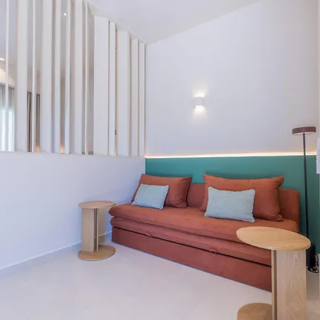 Manthos Beachfront Apartments, By Zantewize