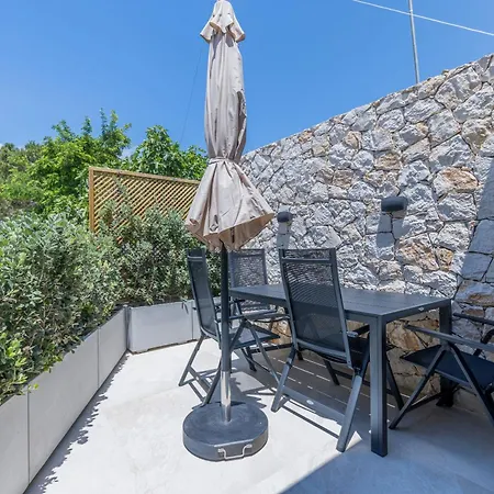 Apartman Manthos Beachfront Apartments, By Zantewize *