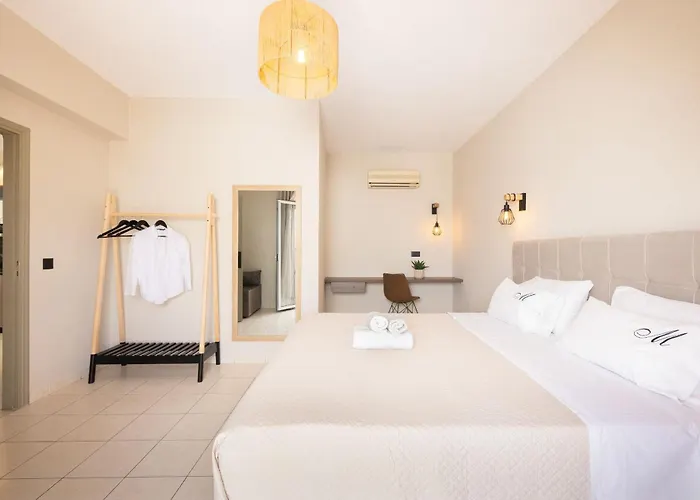 Manthos Beachfront Apartments, By Zantewize Апартаменты