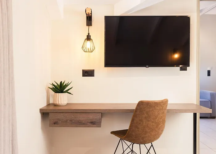 Manthos Beachfront Apartments, By Zantewize Апартаменты *