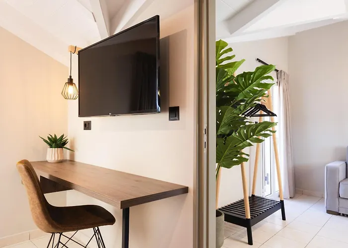 Manthos Beachfront Apartments, By Zantewize Лаганас