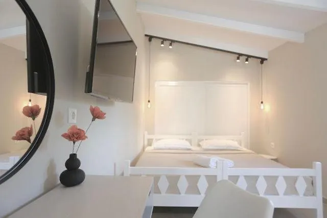 Manthos Beachfront Apartments, By Zantewize Апартаменты *